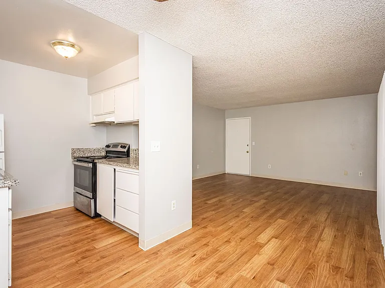 Redwoods at Mather Station Apartments — Photo 27