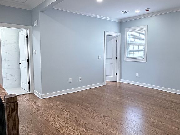 4th image of 8 Essex St Floor 2