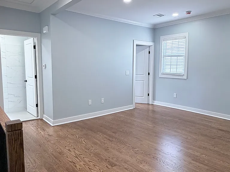 8 Essex St #2 — Photo 4