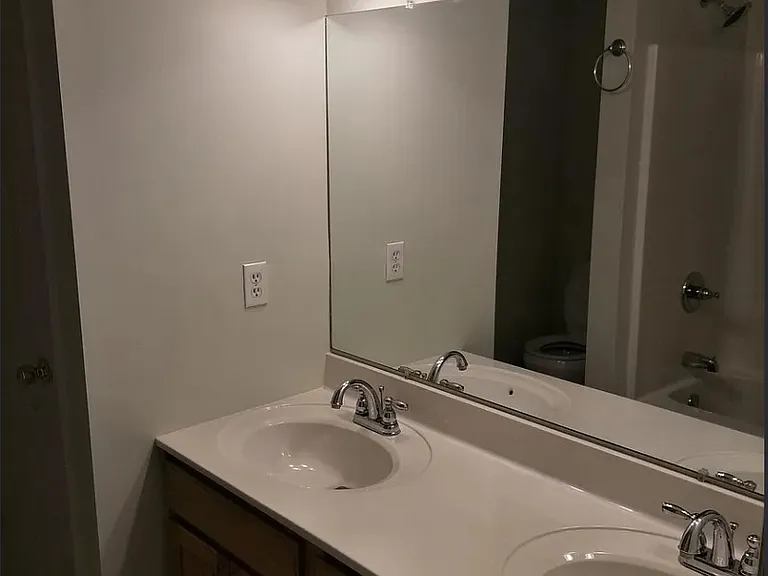 118 Washington Pl — Photo 8