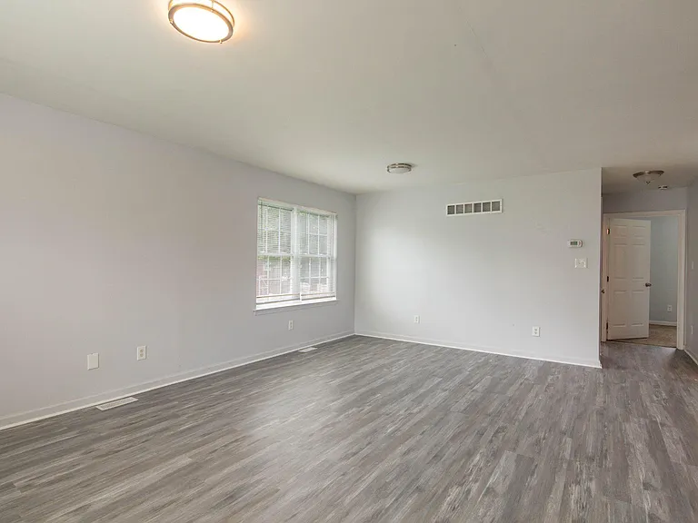 3908 Love Ave — Photo 9