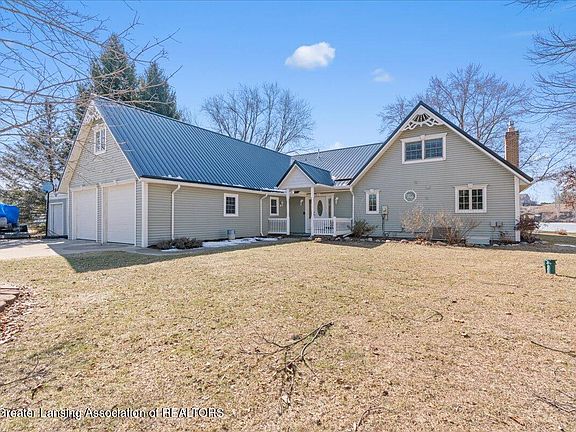 3rd image of 4941 Skyline Dr