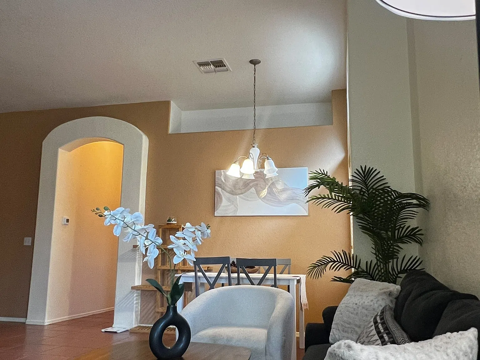 2 bed, 1043 sqft, $2,000 — Photo 4