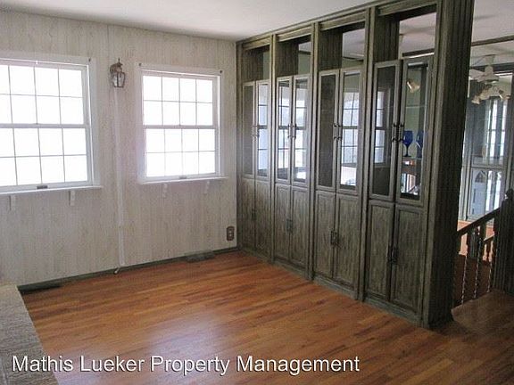 2nd image of 1202 Crest Hill Dr
