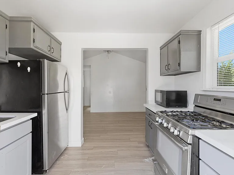 361 E Clarendon Ave — Photo 20