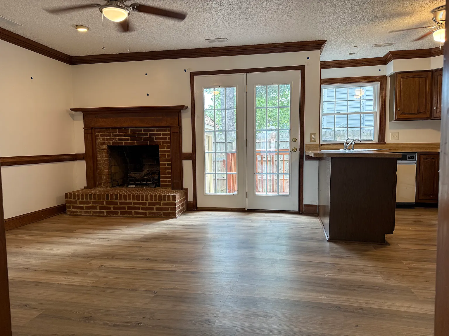 3 bed, 2.5 bath, 1643 sqft, $2,300 — Photo 4