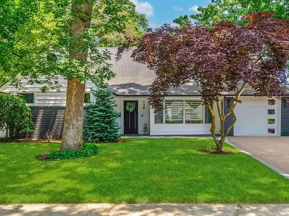 17 Oak Brook Lane, Merrick, NY 11566