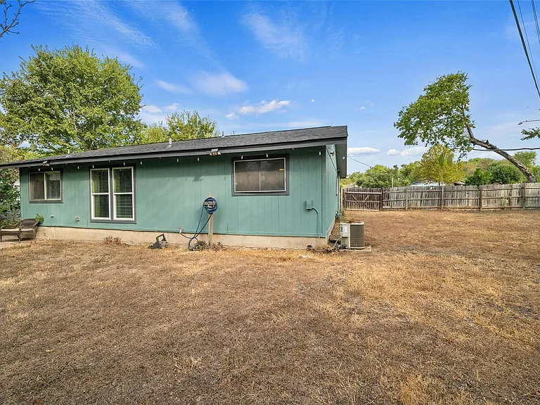 2523 E Stassney Ln — Photo 27
