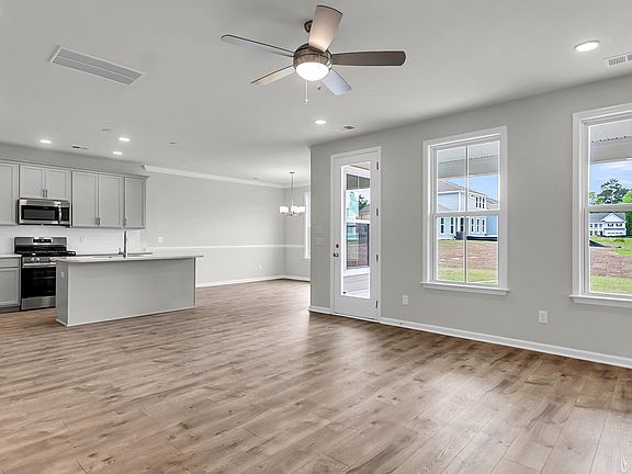 4th image of 102 Gressette Pl