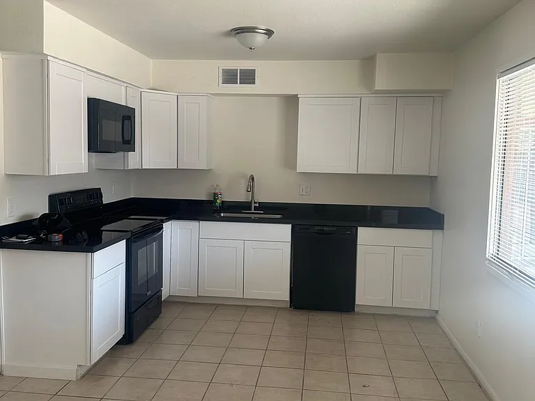 5212 N 67th Dr — Photo 1