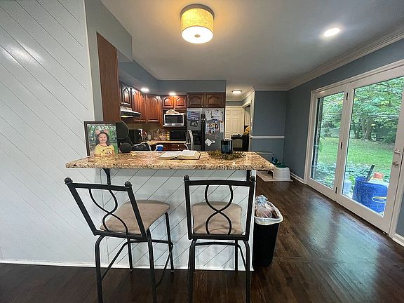 5th image of 944 Piedmont Cir