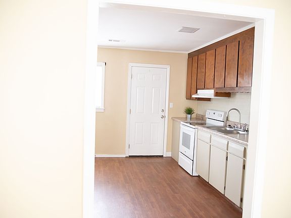 5th image of 110 Mason St APT 10
