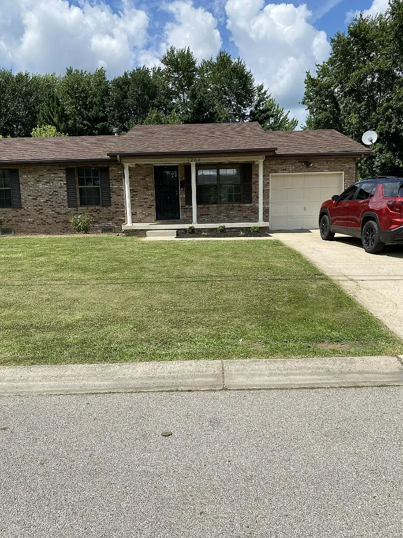 1202 Kristopher Av — Photo 4