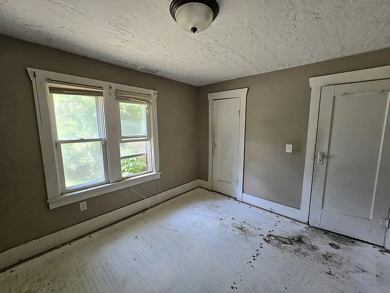 1363 E Johns Ave — Photo 7