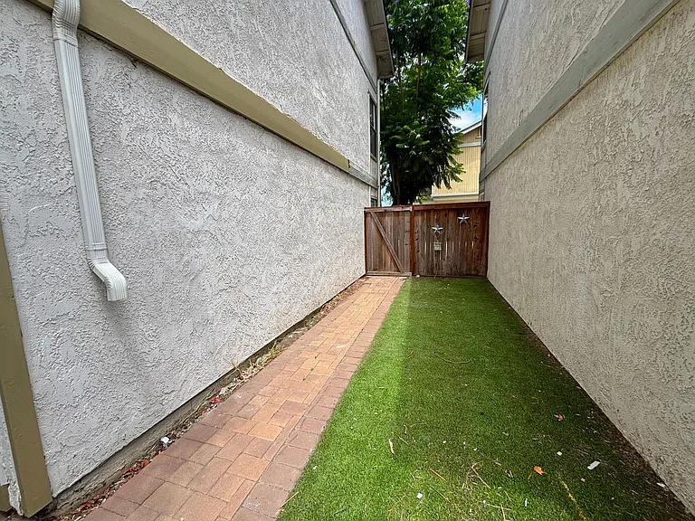 3310 E Collins Ave #1 — Photo 25
