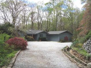 225 Mountain Shadows Rd, Columbus, NC 28722