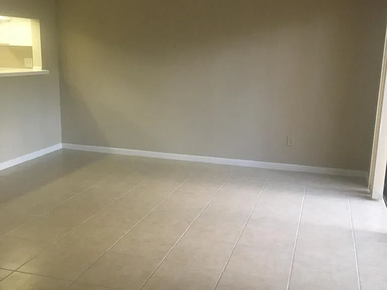 Dining area; pass through from kitchen