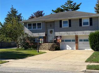 1728 Pettit Ave, Merrick, NY 11566