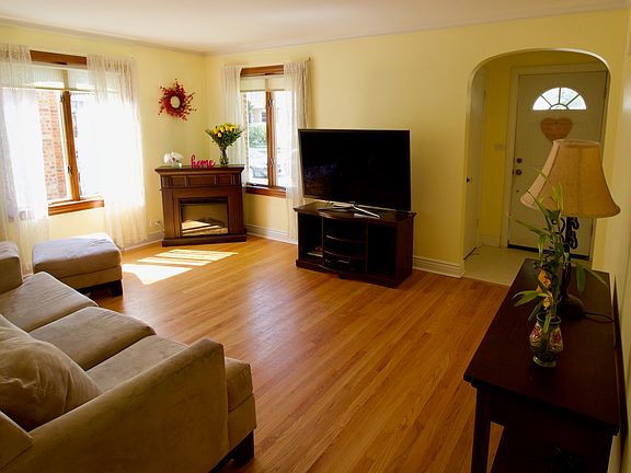 4th image of 6953 W Summerdale Ave