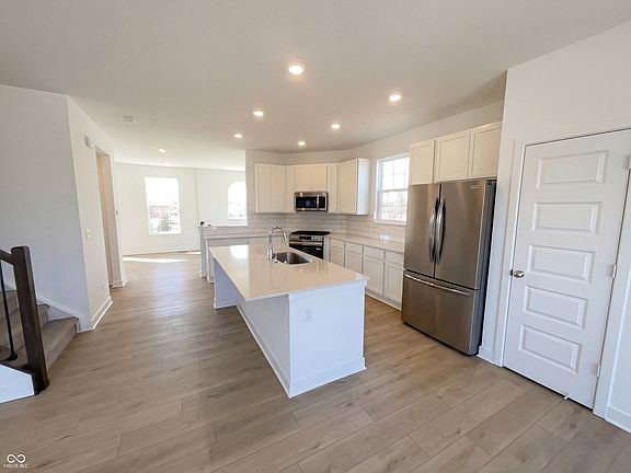 2nd image of 5875 Farwell Ave