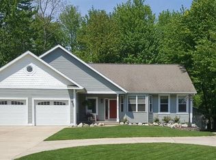 7527 Woodcliff Dr, Hudsonville, MI 49426