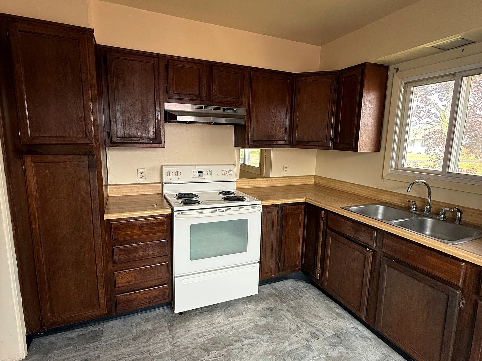 3 bed, 1800 sqft, $1,200 — Photo 3