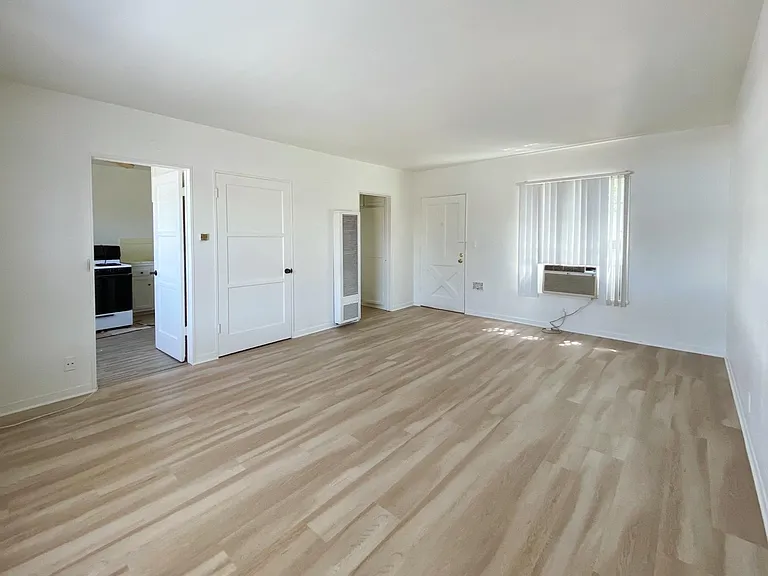 887 S Marengo Ave — Photo 6