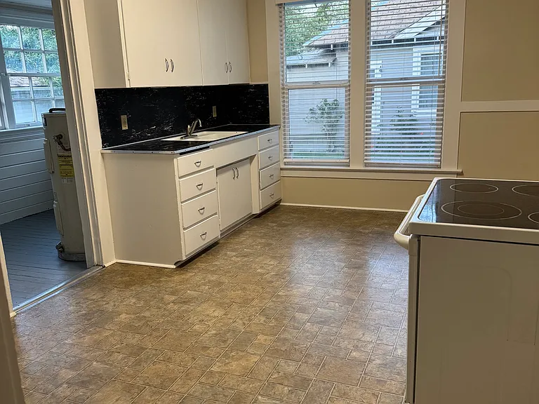 644 W Miner St — Photo 5