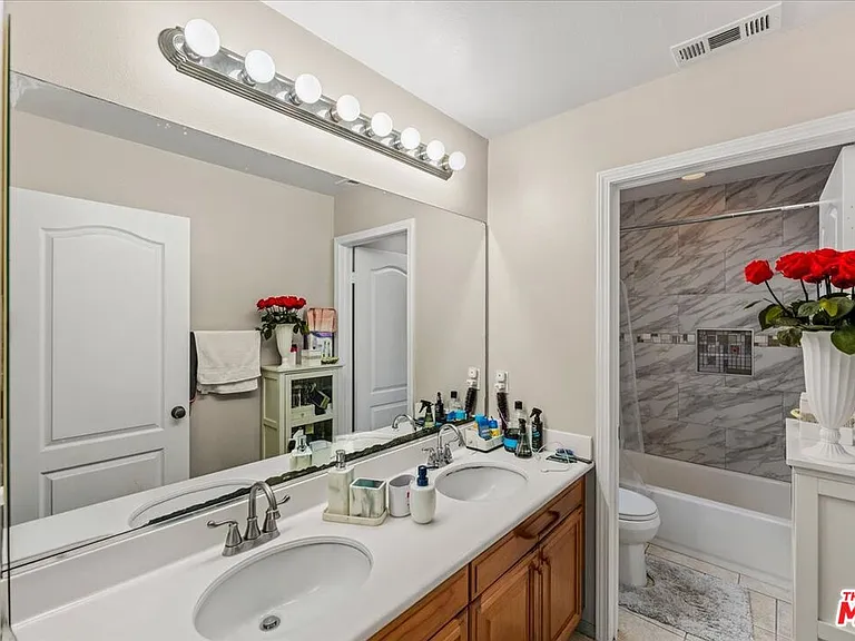 3653 W Medici Ln — Photo 10