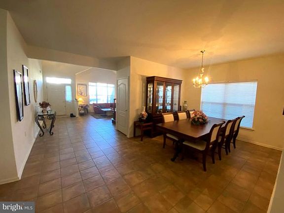 4th image of 4 Maidenflower Ln