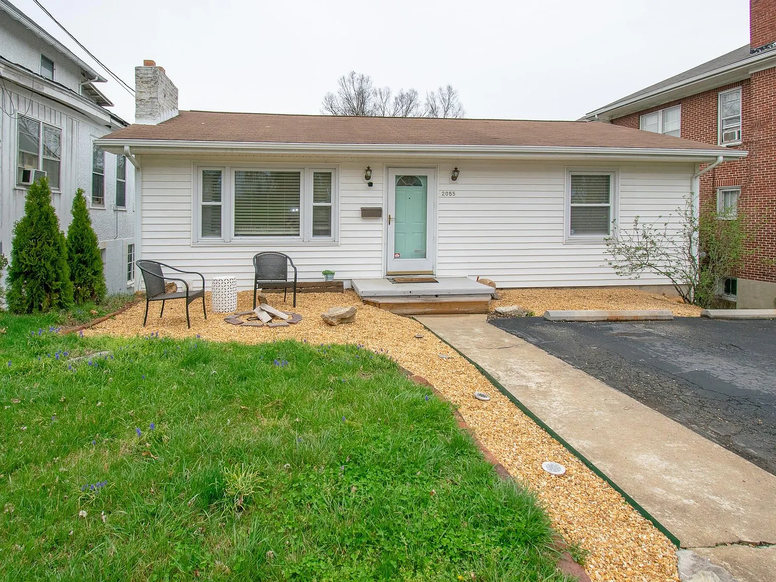 2 bed, 1.0 bath, 1728 sqft, $1,975 — Photo 2