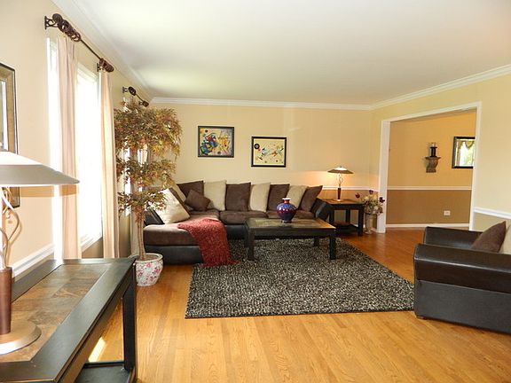 3rd image of 1240 W Sturbridge Dr