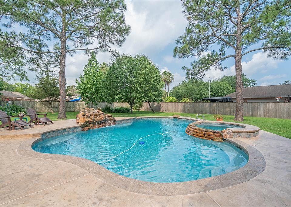 1st image of 206 Pine Willow Ct