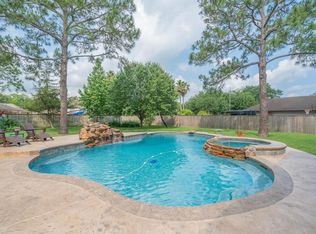 206 Pine Willow Ct, Friendswood, TX 77546