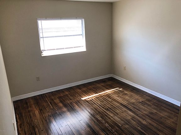 4th image of 5511 Los Santos Way APT 1