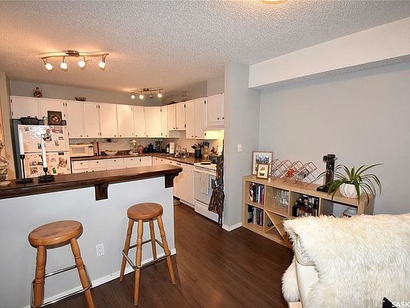 4th image of 2727 Victoria Ave #207