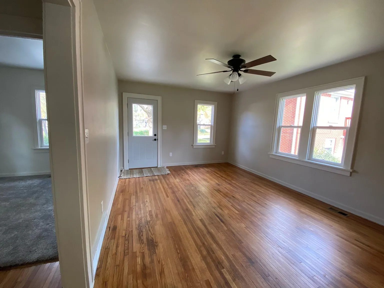 2 bed, 824 sqft, $1,350 — Photo 4