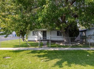 816 S 4th St, Yakima, WA 98901
