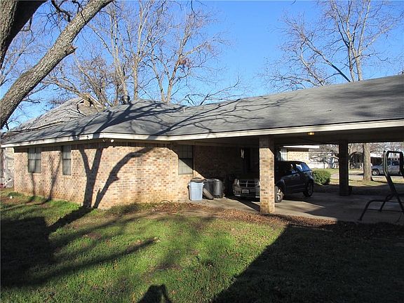 4th image of 210 Corsicana St