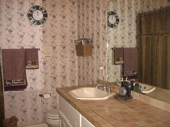 4th image of 100 Westberry Cir