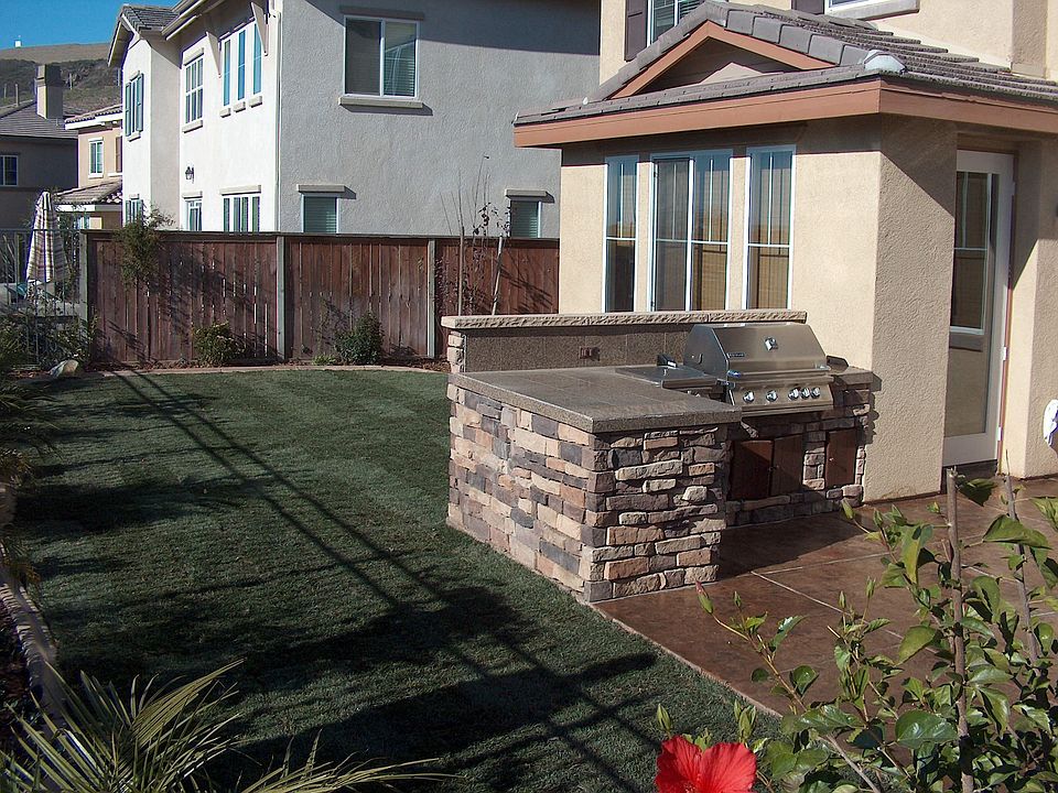 Built-in BBQ & Stamped Concrete 