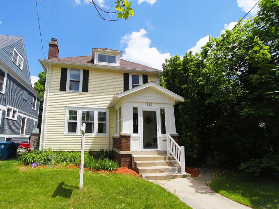 1st image of 442 Rosewood Ave SE
