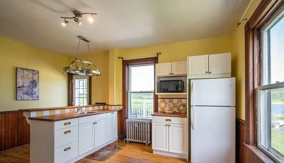 2 bed, 1.5 bath, 1500 sqft, $2,300 — Photo 3