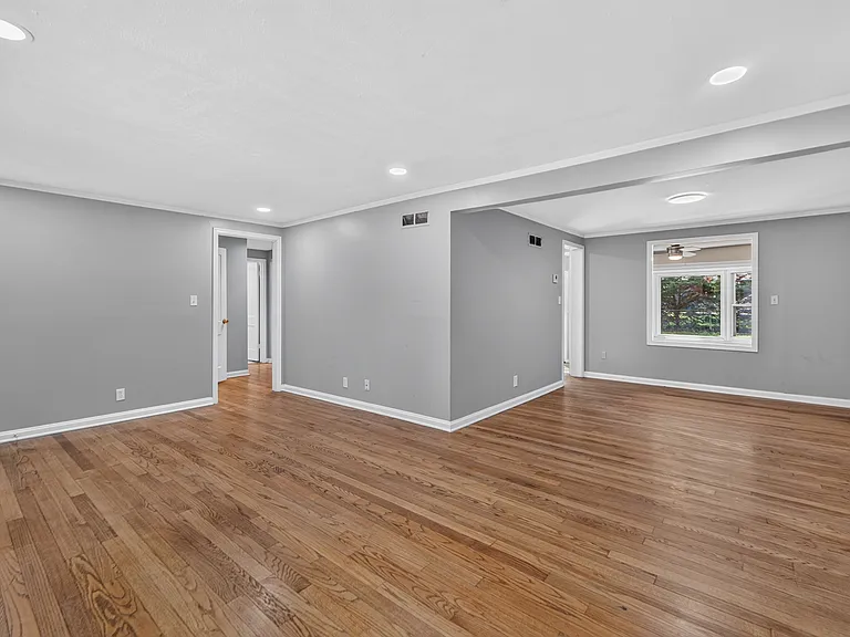 7318 Rosewood St — Photo 8