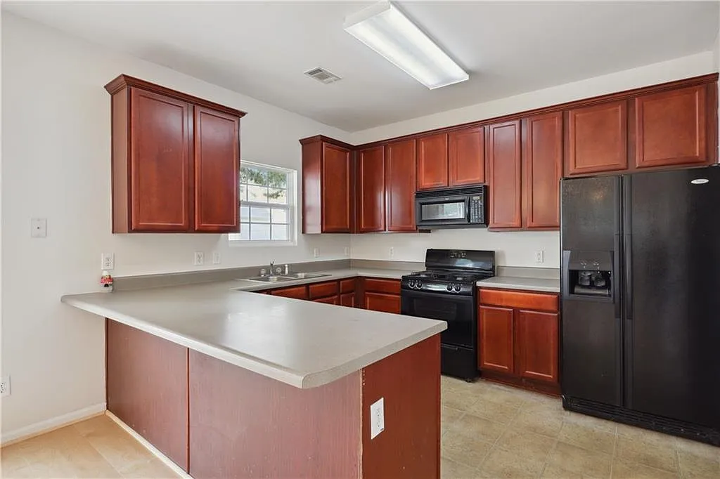 3 bed, 2.5 bath, 1606 sqft, $2,450 — Photo 2