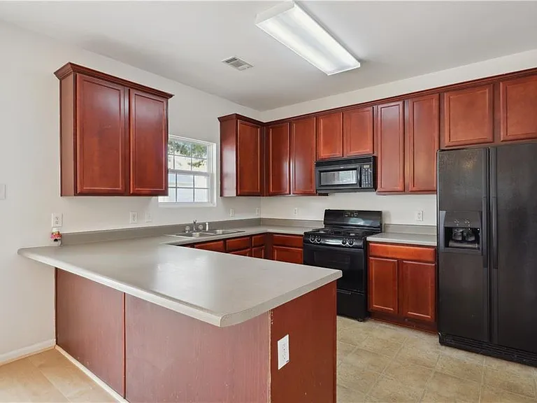 276 Hiawassee Dr — Photo 2