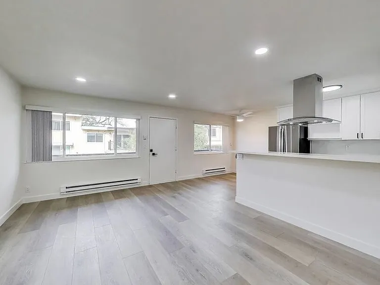 698 N Santa Cruz Avenue — Photo 10