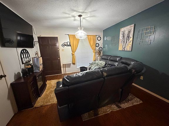 5th image of 105 Rosebud Dr