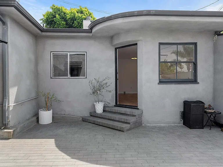 3084 Saint George St — Photo 29