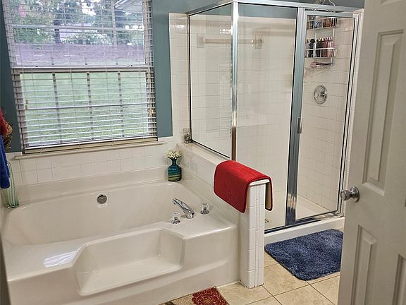 5th image of 4022 Meadowview Hills Dr
